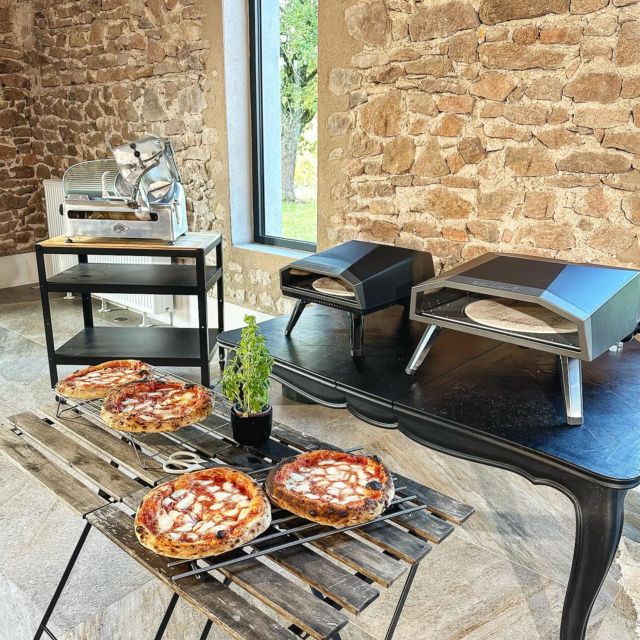 Encore un tournage aux Gaties avec test de fours à pizzas 🍕 top qualité !!! Merci @frenchpizza06 et @beldeko_01 pour votre confiance 
#lesgaties #pizza #pizzalover #frenchpizza #booking #airbnb #gitesdefrance #bourgogne #diy