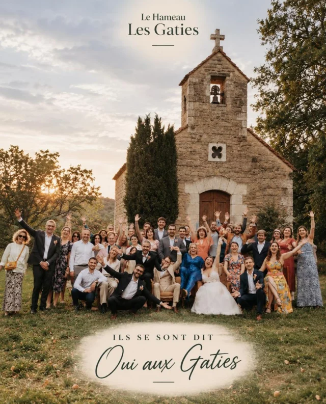 Et si vous veniez vous marier aux Gaties ?

À seulement environ 2h30 de Paris et de Lyon, le Hameau Les Gaties vous ouvre ses portes pour imaginer un mariage à votre image, au cœur du Morvan.

Ici, vous profitez d’un domaine entièrement privatisé, arboré et préservé, avec de nombreux espaces pour créer votre week-end de mariage :

• des hébergements sur place pouvant accueillir jusqu’à 30 personnes ;

• une petite chapelle pour célébrer votre cérémonie ;

• un pigeonnier et une serre à l’esthétique champêtre, qui offrent de beaux espaces pour vos photos et vos moments de convivialité ;

• des extérieurs entièrement modulables, avec la possibilité d’installer des pagodes, de dresser des tables en plein air, d’organiser votre cocktail dans le jardin ou encore d’imaginer une cérémonie en extérieur ;

• une grande modularité du lieu qui permet d’imaginer une organisation entièrement personnalisée et de créer un véritable mariage sur mesure, selon vos envies et votre façon de recevoir ;

• une salle de réception pour réunir vos proches, dîner, danser et faire la fête ;

• et tout simplement un hameau à vous, le temps d’un week-end ou d’un séjour prolongé.

Plusieurs formules sont possibles : du vendredi au dimanche, ou sur une durée plus longue, du lundi au dimanche, pour profiter pleinement du lieu avec votre famille et vos amis.

Mariage intime ou grande réception, les Gaties peuvent accueillir des événements d’environ 30 à 120 personnes.

Chaque projet est différent, et il existe de nombreuses possibilités pour imaginer votre mariage aux Gaties.

Il reste encore quelques disponibilités pour l’été 2027 et des dates disponibles au printemps et à l’été 2028.

N’hésitez pas à me contacter pour échanger sur votre projet.

Martin
07 56 81 66 67
www.lesgaties.fr

#mariage #lesgaties #weddingday #receptiondemariage #mariage2027